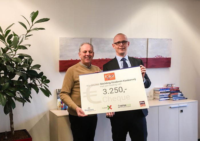Flexbrain overhandigt donatie aan KiKa Flexbrain overhandigt donatie aan KiKa